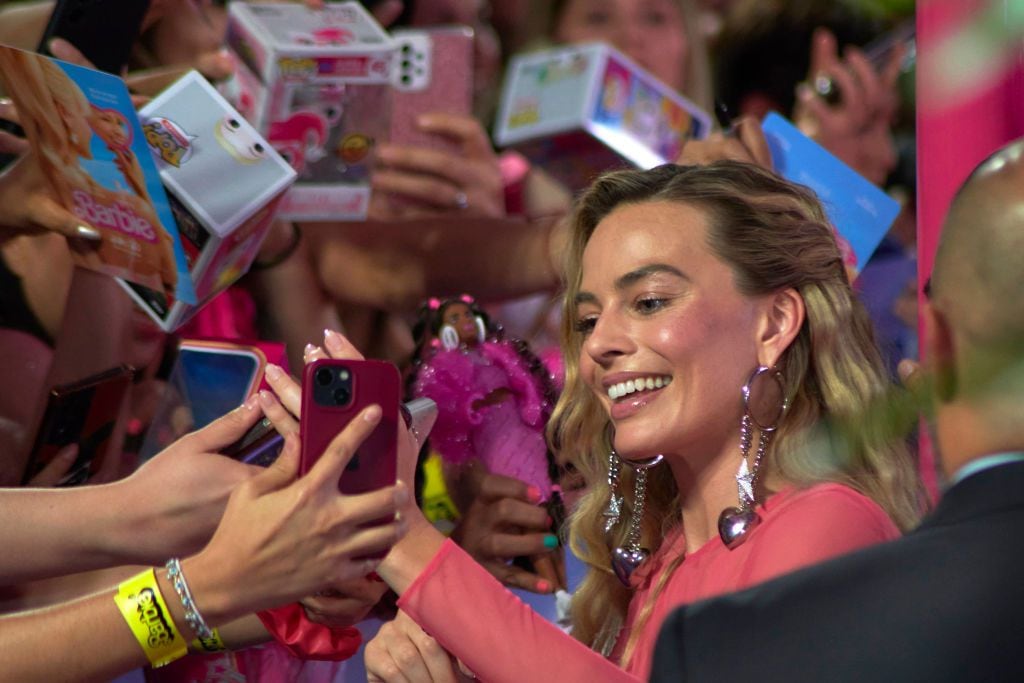 NAUCALPAN DE JUAREZ, MEXICO - JULY 6: Margot Robbie poses for a photo during the pink carpet for 'Barbie' movie premiere, at Plaza Parque Toreo on July 6, 2023 in Naucalpan de Juarez, Mexico. (Photo by Jaime Nogales/Medios y Media/Getty Images)