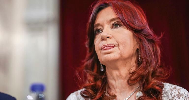 La Fiscalía argentina está pidiendo que la expresidenta Cristina Fernández de Kirchner sea condenada a 12 años de cárcel.