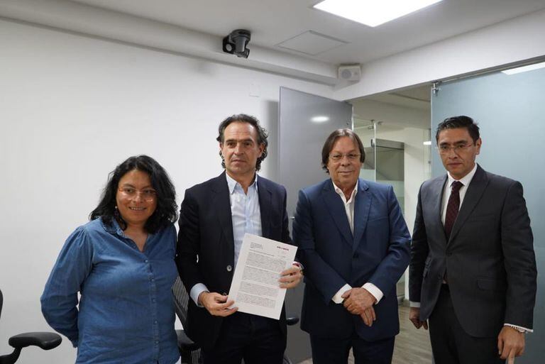 El excandidato presidencial Federico Gutiérrez entregó la solicitud al CNE.