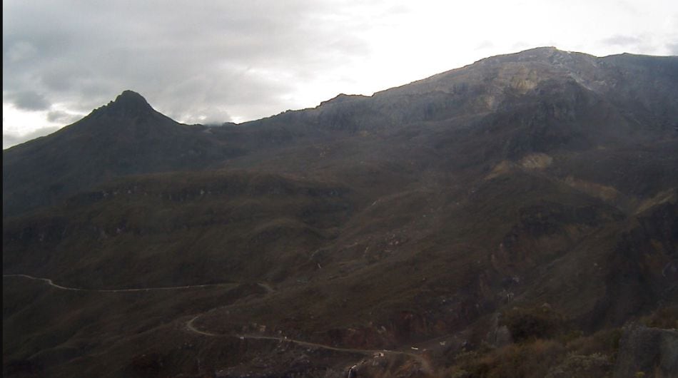 Panorámica del volcán Nevado del Ruiz desde el  Cañón de Azufrado.