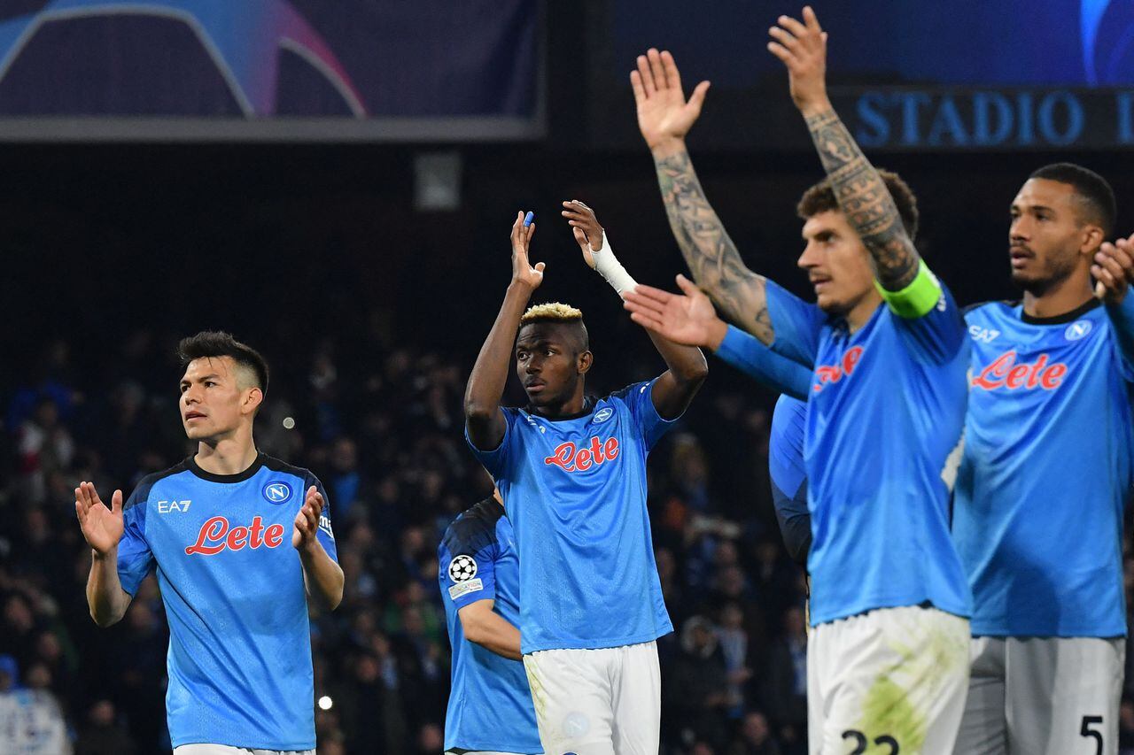 Napoli reafirmó su brillante momento en esta temporada y se metió en los cuartos de final.