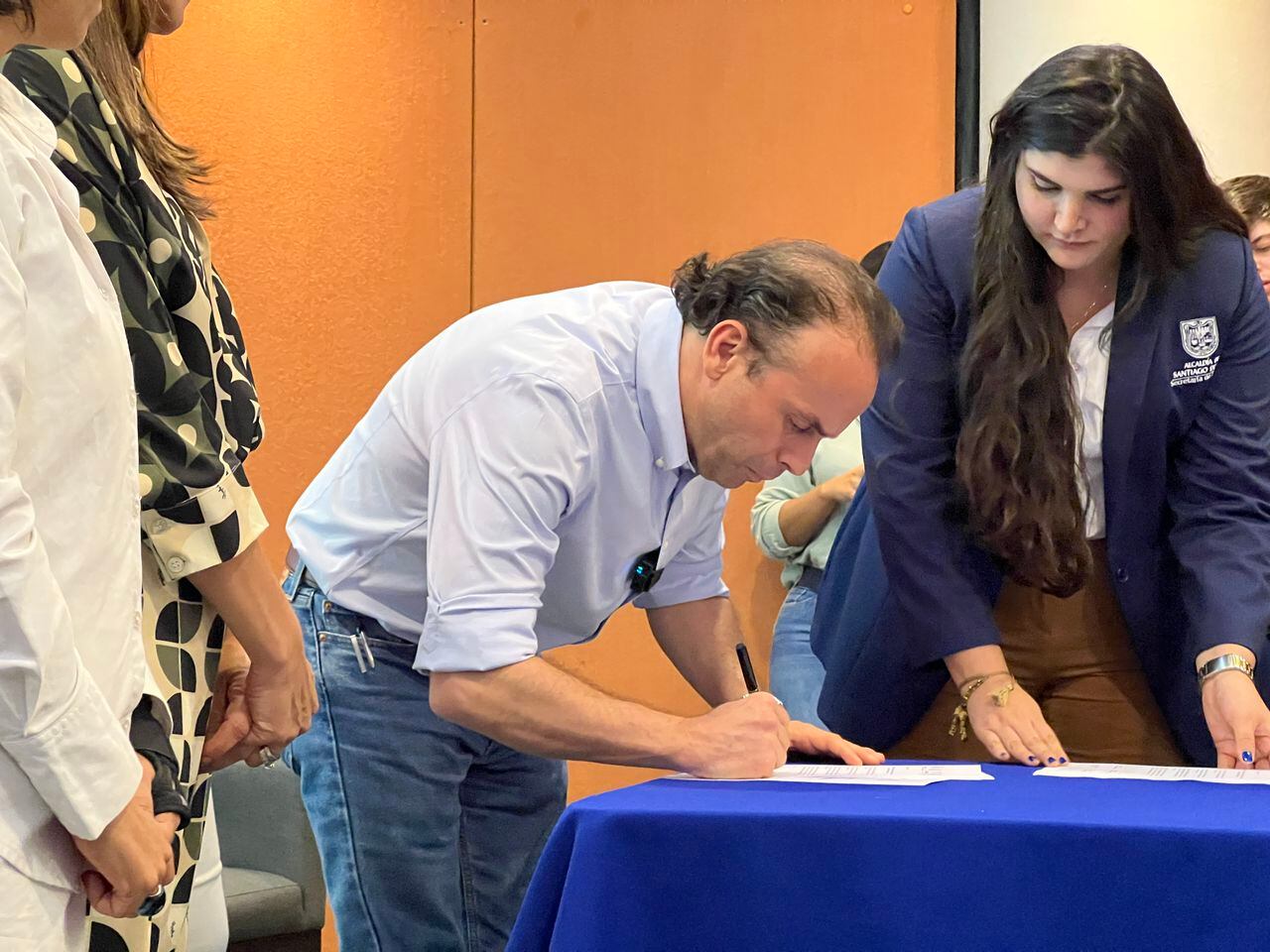 El alcalde Alejandro Eder firmó convenio interinstitucional para promover el turismo médico en Cali y el Valle.

Foto: Cortesía Cámara de Comercio de Cali para El País