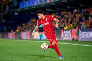 VILLARREAL, SPAIN - MAY 03: Luis Diaz of Liverpool with the ball during the UEFA Champions League Semi Final Leg Two match between Villarreal and Liverpool at Estadio de la Ceramica on May 03, 2022 in Villarreal, Spain. (Photo by Silvestre Szpylma/Quality Sport Images/Getty Images)