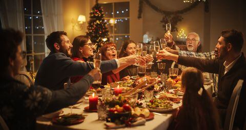 Es muy importante la ubicación de cada uno de los objetos en la mesa donde se realizará la cena de Navidad.