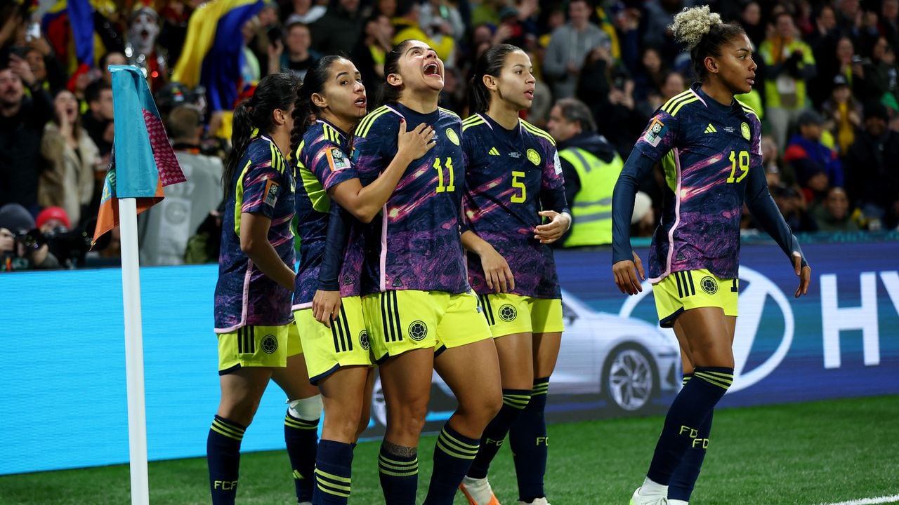 Soccer Football - FIFA Women’s World Cup Australia and New Zealand 2023 - Round of 16 - Colombia v Jamaica - Melbourne Rectangular Stadium, Melbourne, Australia - August 8, 2023 Colombia's Catalina Usme celebrates scoring their first goal with teammates REUTERS/Hannah Mckay