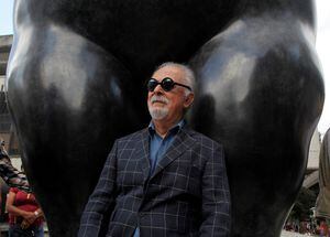 FILE PHOTO: Colombian painter and sculptor Fernando Botero sits underneath one of his sculptures during a stroll with Medellin's Mayor Federico Gutierrez (not pictured) in Medellin, Colombia January 27, 2017. REUTERS/Fredy Builes/File Photo