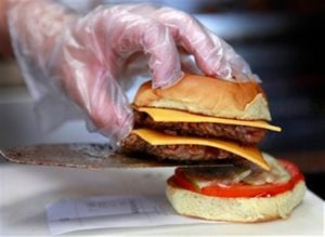 Los consumidores de hamburguesas aumentan. 