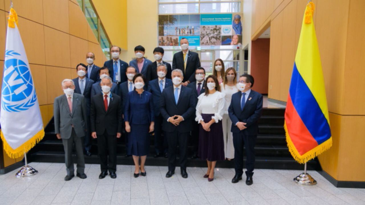 Iván Duque presidente de Colombia en el Instituto Internacional de Vacunas de Corea del Sur
