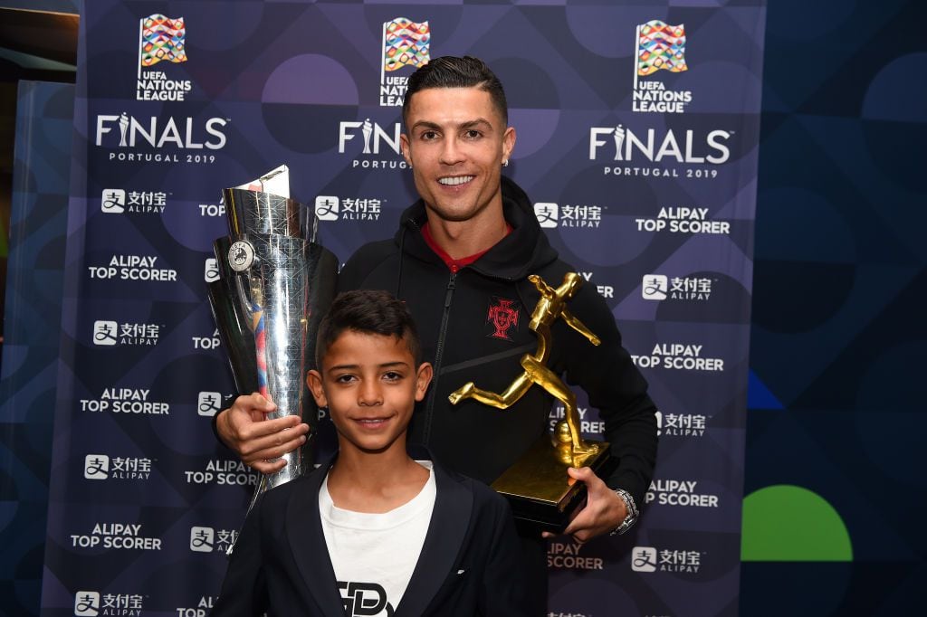 Cristiano Ronaldo junto a su hijo