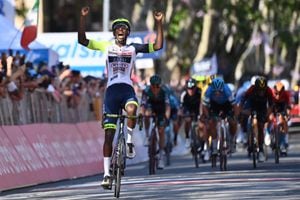 Biniam Girmay hace historia como el primer africano en el Giro de Italia