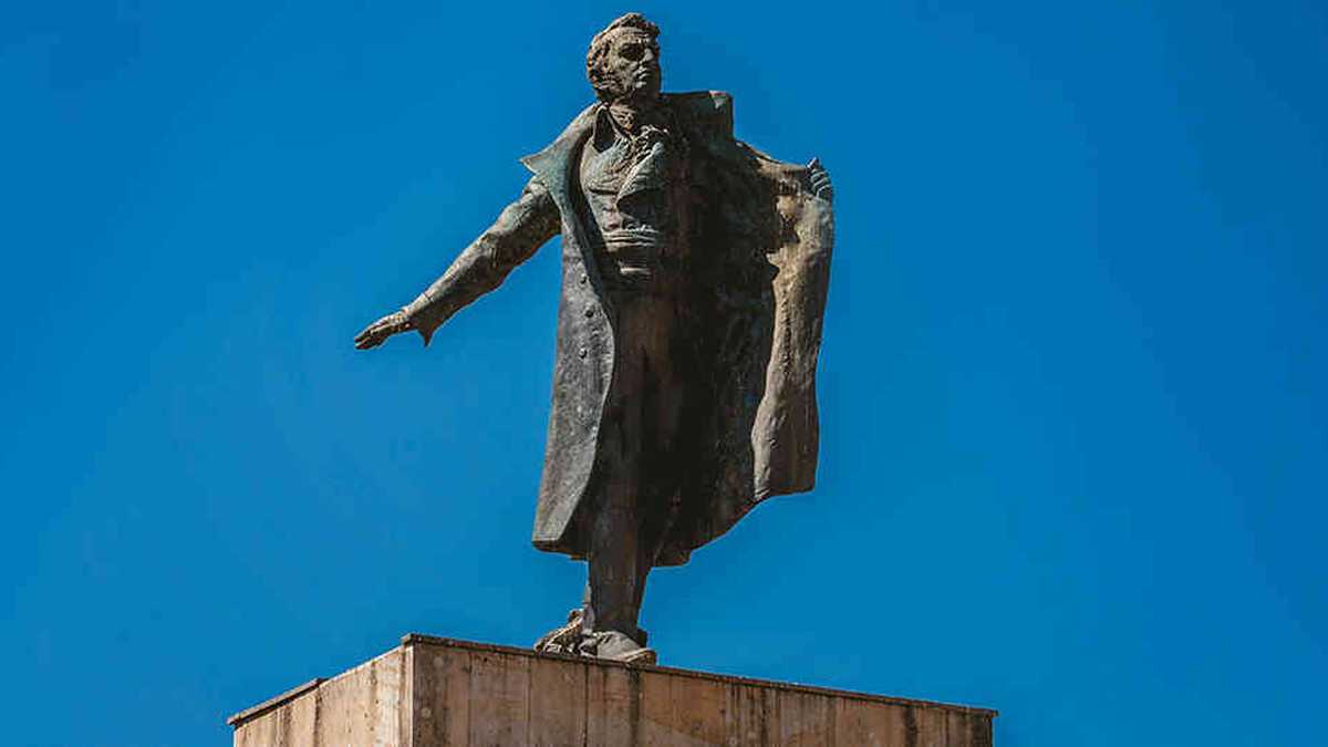 La plaza central de Pasto se destaca por la ausencia de Bolívar. En su lugar está la estatua de Antonio Nariño.