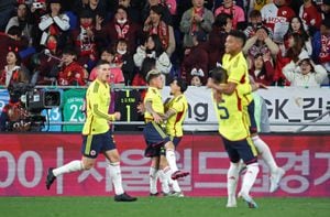 Los jugadores de Colombia celebrando el gol del empate frente a Corea del Sur.
