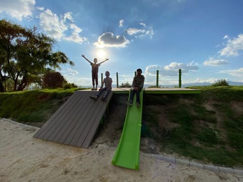 La idea de la Ciudad de los Niños nació como respuesta a la necesidad que tenían niños, niñas y jóvenes del barrio Soratama de tener su propio espacio recreativo.