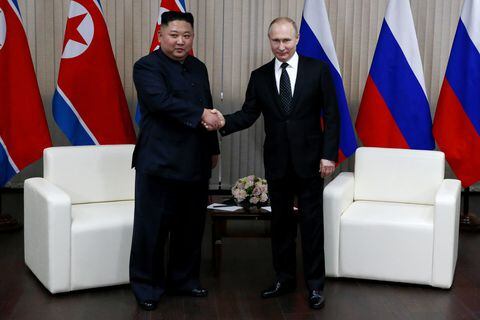 El presidente de Rusia Vladimir Putin y su homólogo Kim Jong-Un
