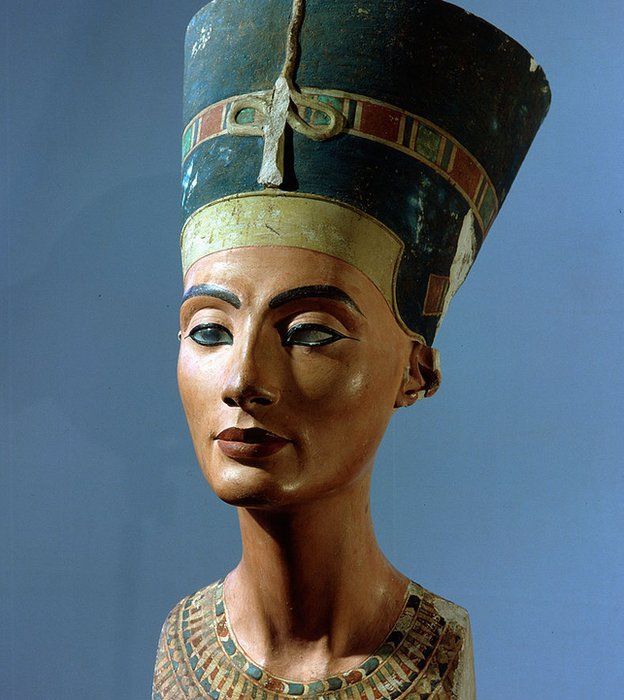 Nefertiti era la esposa de Akenatón. Su belleza es legendaria pero también sus dotes de gobernante. Crédito: Getty Images. Cortesía de la BBC