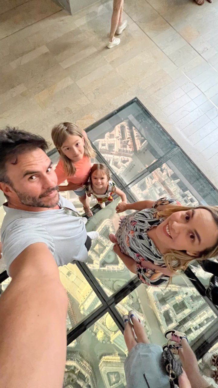Juan Pablo vive con su esposa Mónica Fonseca y sus hijos Joaquín y Josephine. Foto: Instagram @juanpabloraba.