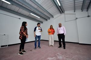 Alcalde de Barranquilla recorrió obras junto a la secretaria de educación distrital.