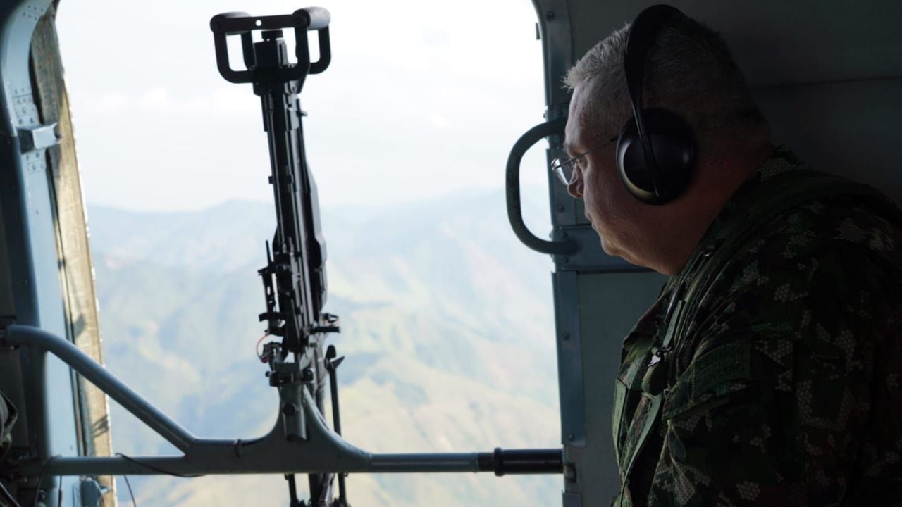 Comandante de las Fuerzas Militares sobrevoló el campamento donde fueron asesinados nueve militares en Catatumbo.
