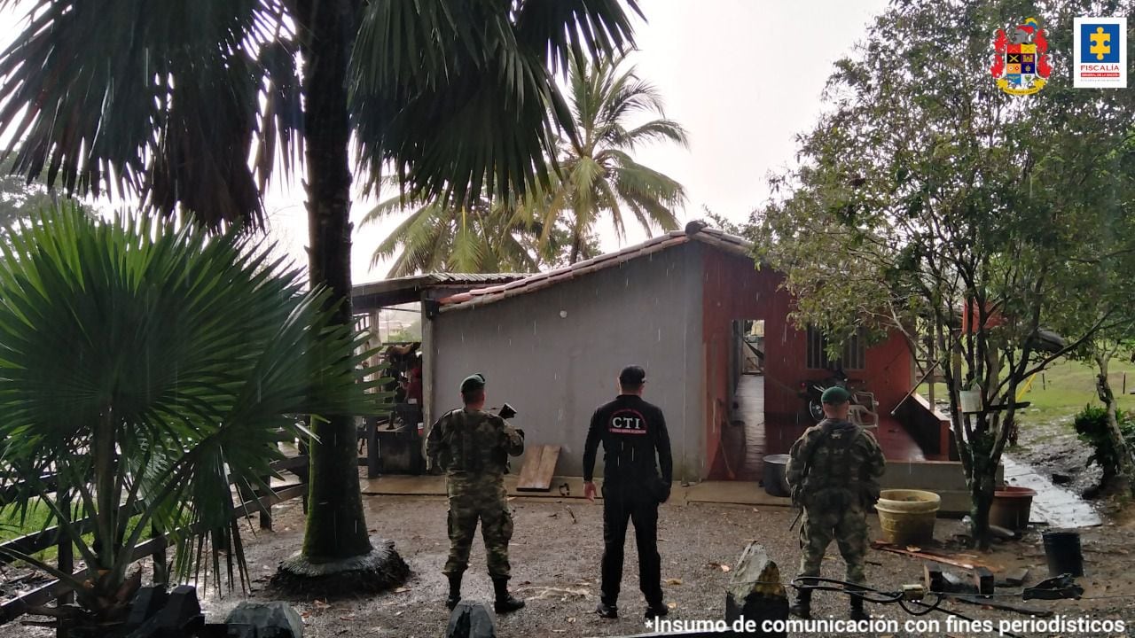 La Fiscalía General de la Nación obtuvo medidas cautelares para seis propiedades, avaluadas en total por más de 17.000 millones de pesos, que se sospecha están relacionadas con el extinto Bloque Minero de las Autodefensas Unidas de Colombia (AUC).