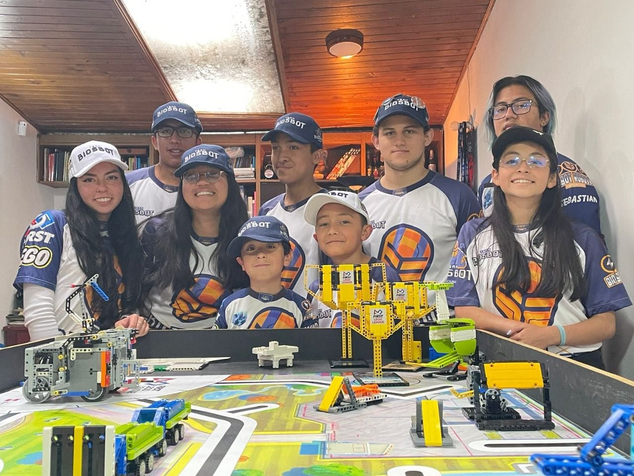 TEAM BIOSBOT, un
club de Robótica con
perspectiva de oportunidad
e inclusión para niños y
n i ñ a s d e d i f e r e n t e s
localidades de Bogotá.