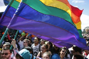 Marcha gayDesfile del orgullo gayHomosexualesGaysTransexualesLGTBIBogota 2 julio 2017Revista Semana