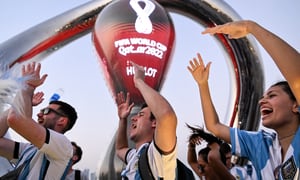 Argentina's fans cheer in front of the FIFA World Cup countdown clock in Doha on November 7, 2022, ahead of the Qatar 2022 FIFA World Cup football tournament.
Kirill KUDRYAVTSEV / AFP