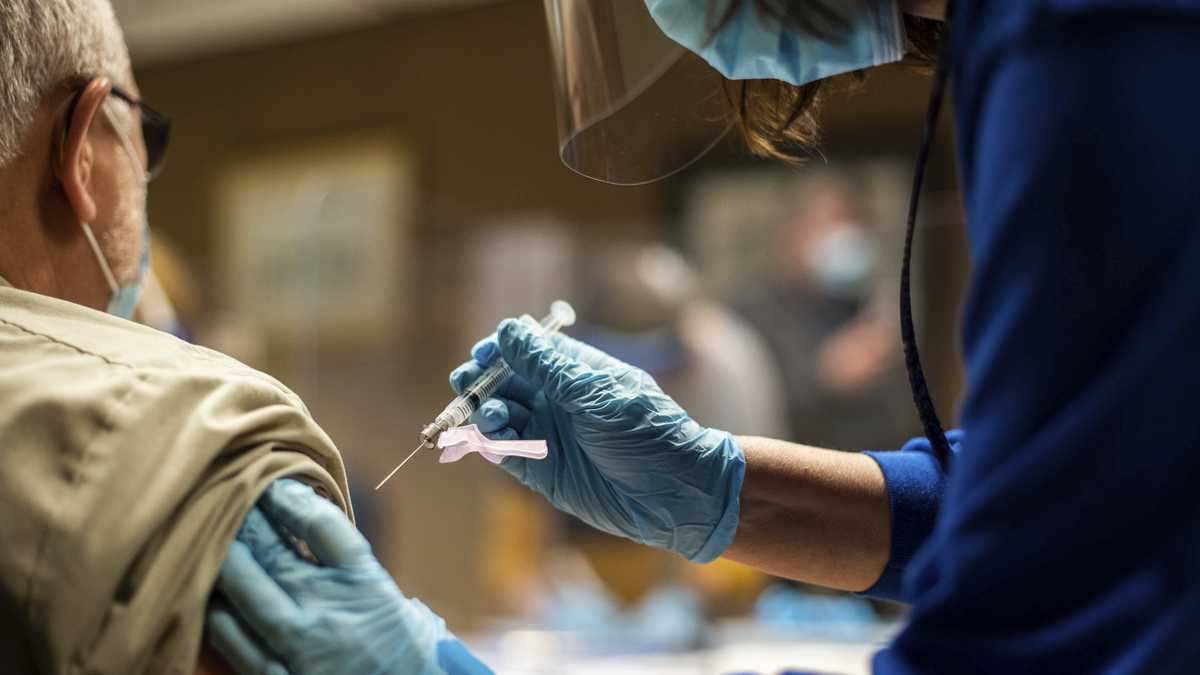 Estados Unidos ya vacunó contra el coronavirus a una población igual a la de Colombia