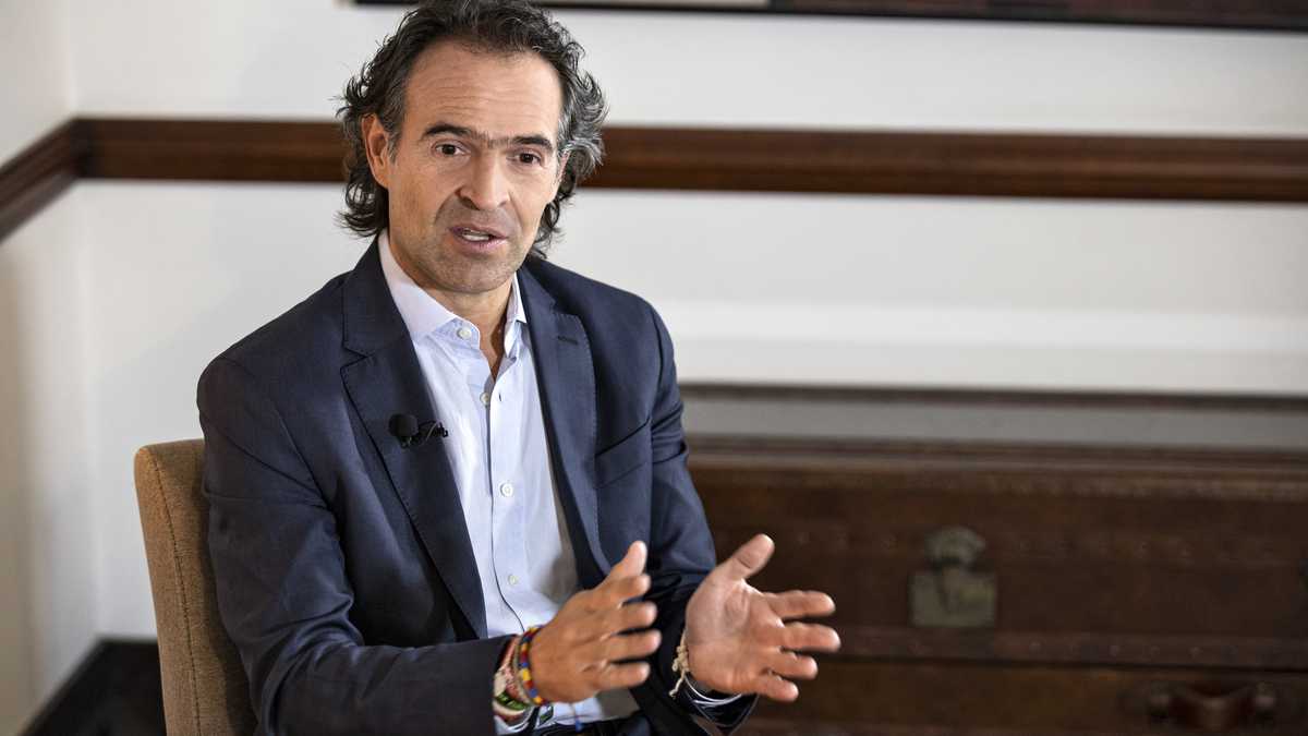 Federico Gutiérrez entrevista con Vicky Dávila