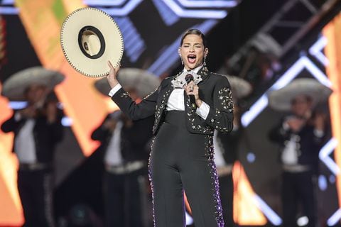 Natalia Jiménez se presenta en los Premios de la Radio de EstrellaTV en Expo Santa Fe México el 10 de noviembre de 2021 en la Ciudad de México, México. (Foto de Manuel Velasquez/Getty Images para Estrella Media)