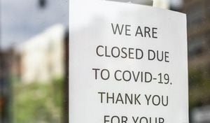 Varios comercios están cerrando en Estados Unidos por causa del incremento de contagios de covid-19