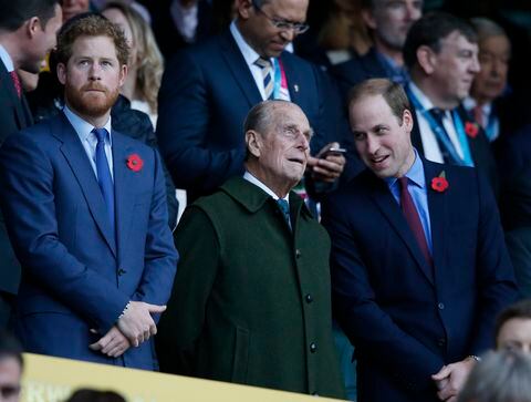 Hasta hace un par de años el príncipe Harry y su hermano, el príncipe William, aparecían con frecuencia acompañando a su abuelo el duque de Edimburgo.