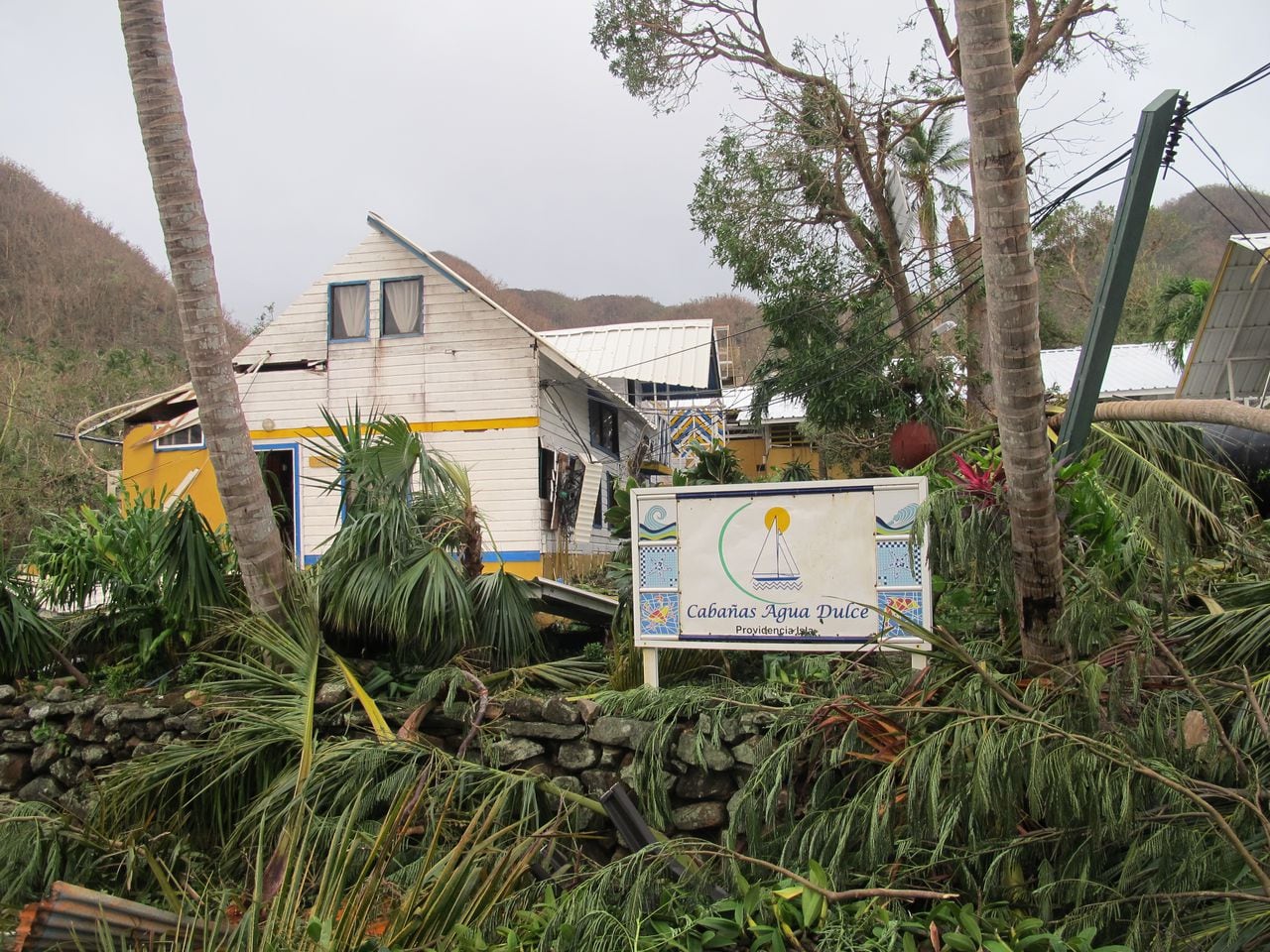 Solo un par de días antes de la llegada de Iota a territorio colombiano, 12 amigos llegaron a Providencia para hacer buceo. Lo que no se esperaban es que en medio del paseo tendrían que vivir un huracán de categoría 5 desde el corazón de la tormenta. Esta es su historia.