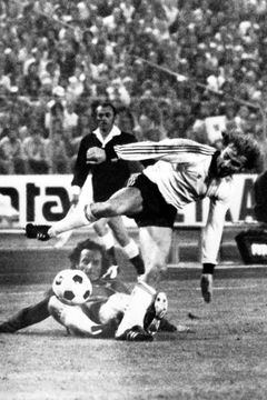 Murió Bernd Hölzenbein leyenda del Fráncfort y campeón del Mundial con Alemania en 1974