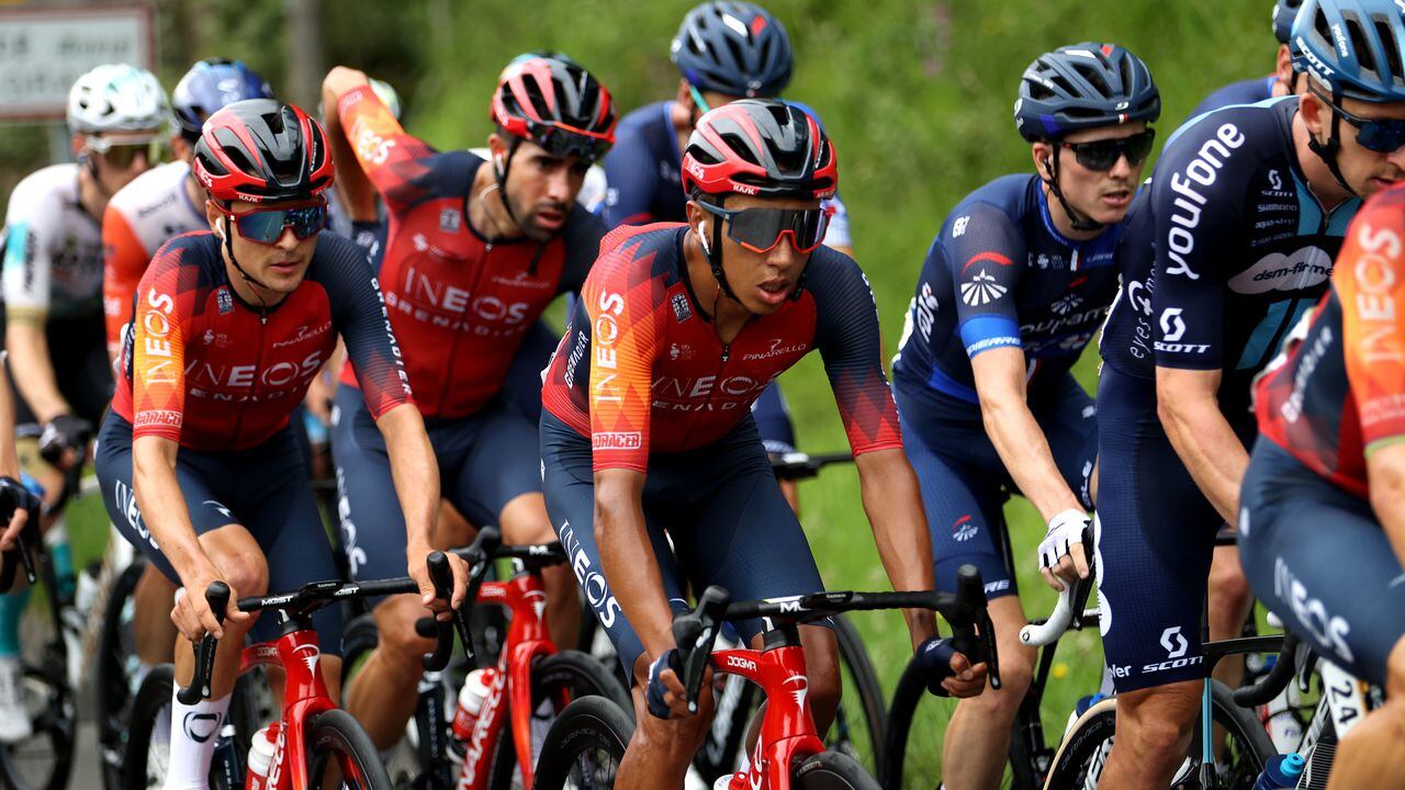 Egan Bernal se encuentra entre los 20 mejores del Tour de Francia.