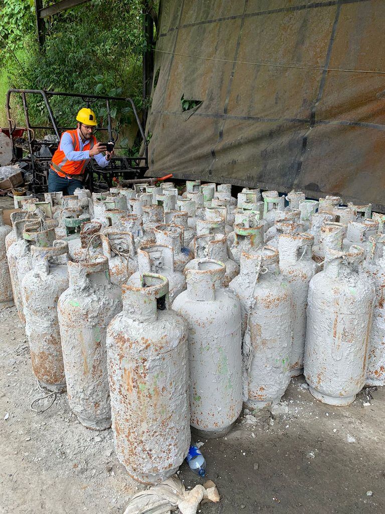 Parte de los artefactos instalados para provocar las denotaciones ilegales en mina de Buritacá.