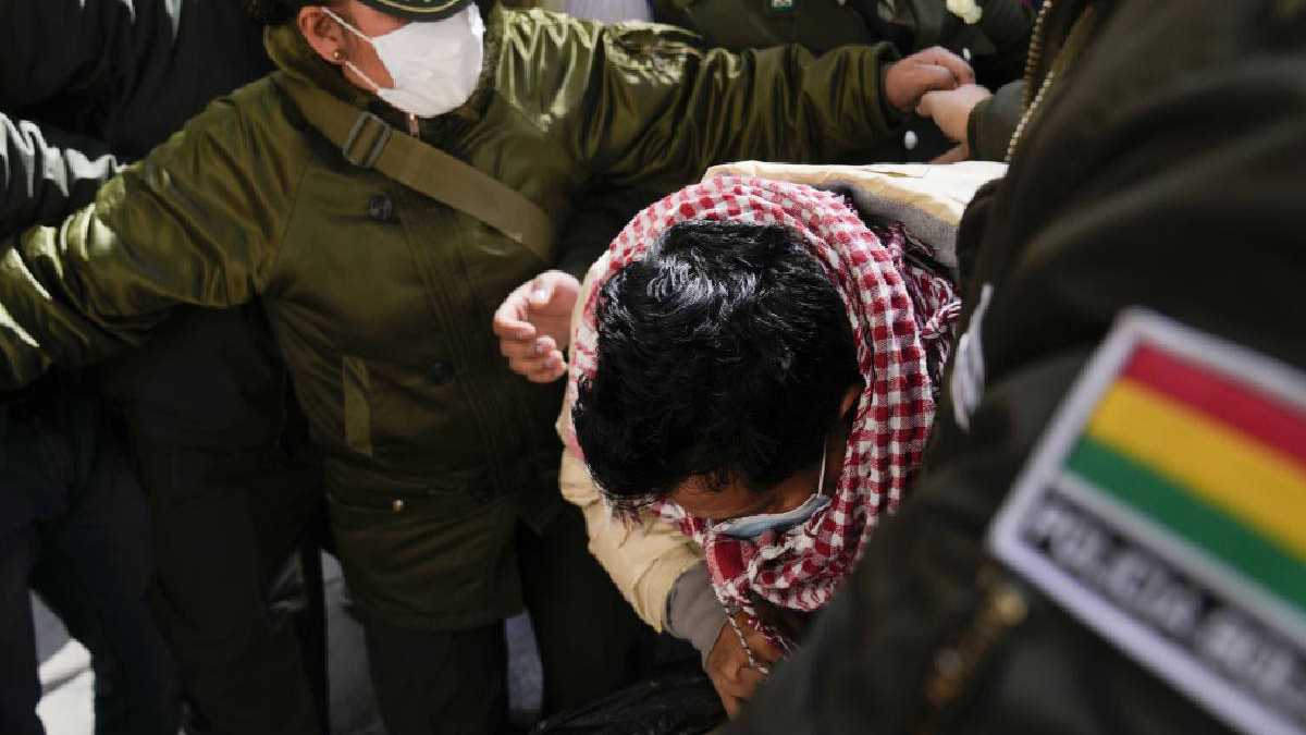Alex Mendoza, líder estudiantil de 52 años en Bolivia fue arrestado por aparente caso de corrupción.