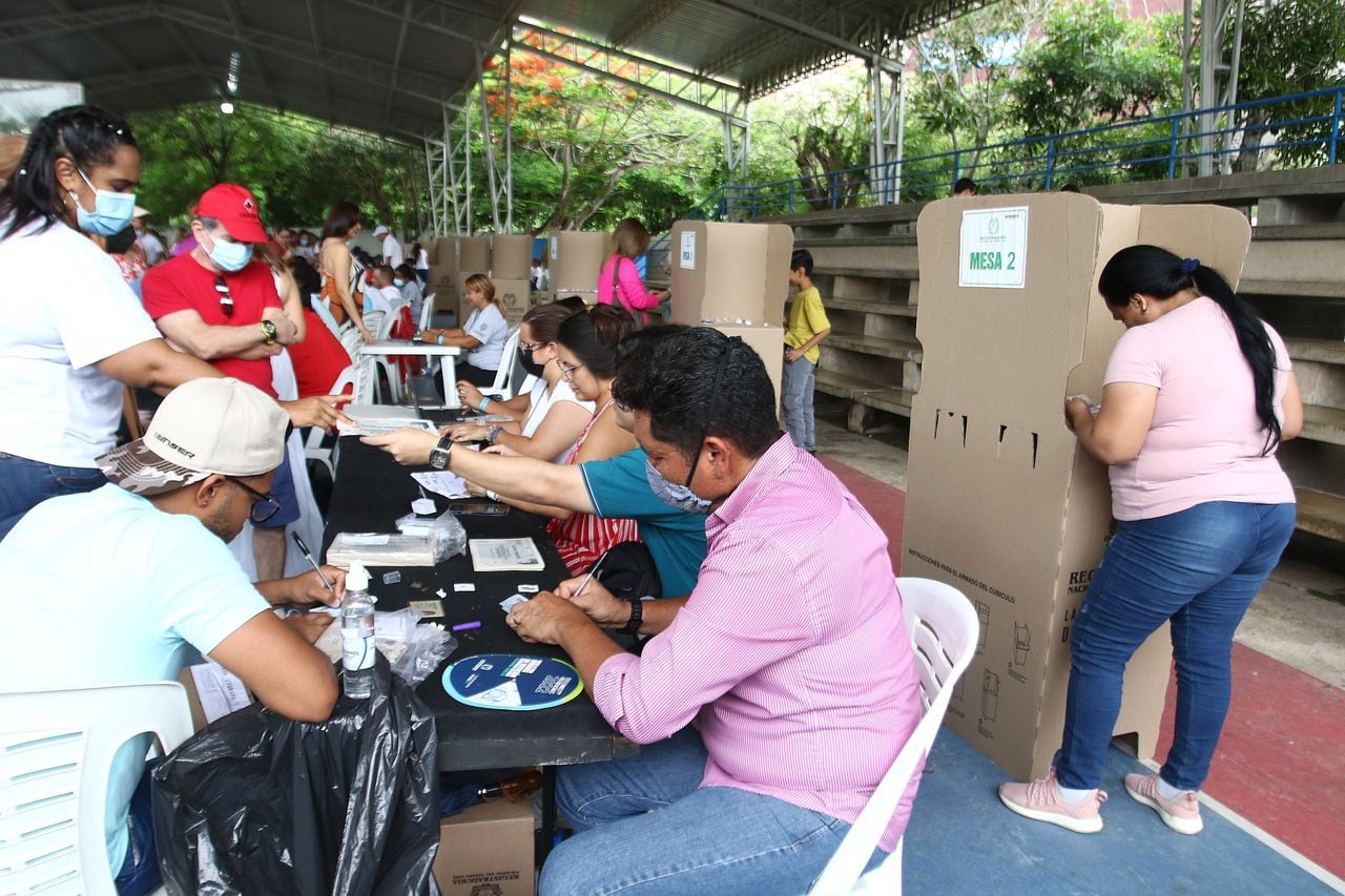 Votación, Filas, voto, elecciones, gente votando, urnas, puesto de votación, mesa en Barranquilla