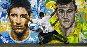 Un grafiti de Messi y Neymar en Rio de Janeiro.