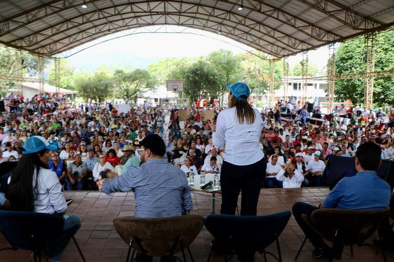Desde Villavicencio, Carolina Corcho habló sobre la reforma a la salud y el modelo de salud en el municipio.