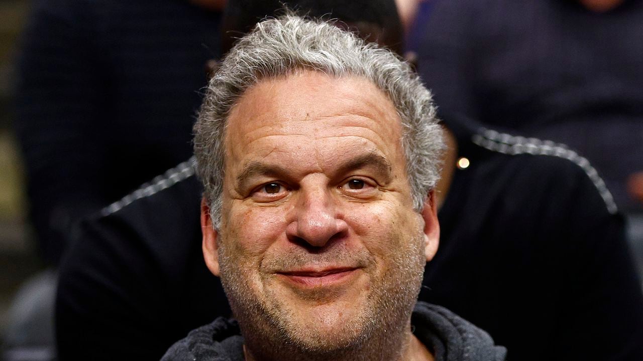 LOS ANGELES, CALIFORNIA - MARCH 25:  Actor Jeff Garlin attends a game between the Philadelphia 76ers and the LA Clippers at Crypto.com Arena on March 25, 2022 in Los Angeles, California.  NOTE TO USER: User expressly acknowledges and agrees that, by downloading and/or using this Photograph, user is consenting to the terms and conditions of the Getty Images License Agreement.  (Photo by Ronald Martinez/Getty Images)