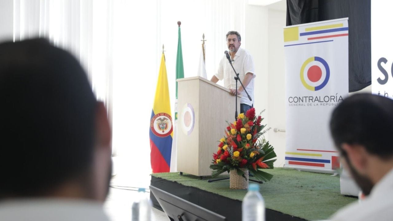 Juan Ricardo Ortega, presidente del Grupo Energía Bogotá, se comprometió a tener en 100 días, después de que entreguen la licencia ambiental, el proyecto de Colectora, en La Guajira.