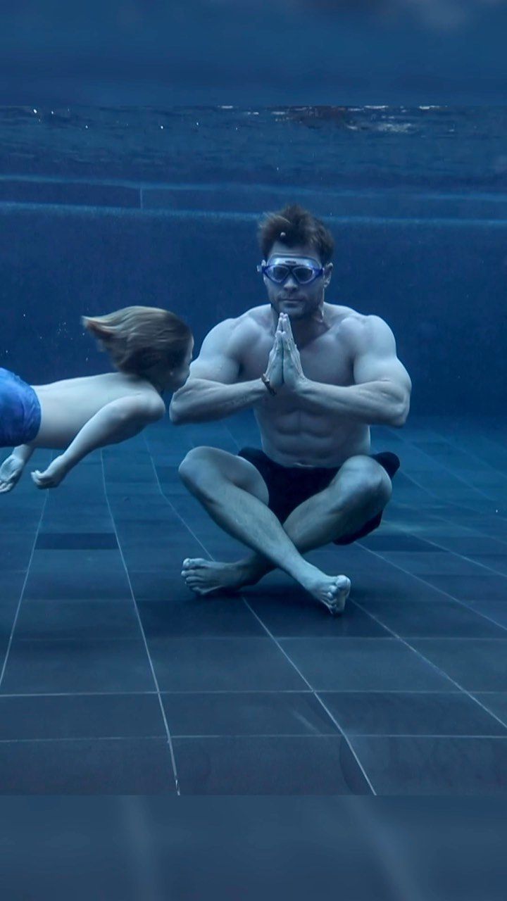 El actor fue interrumpido por su hijo en plena meditación subacuática. Foto: Instagram @chrishemsworth.
