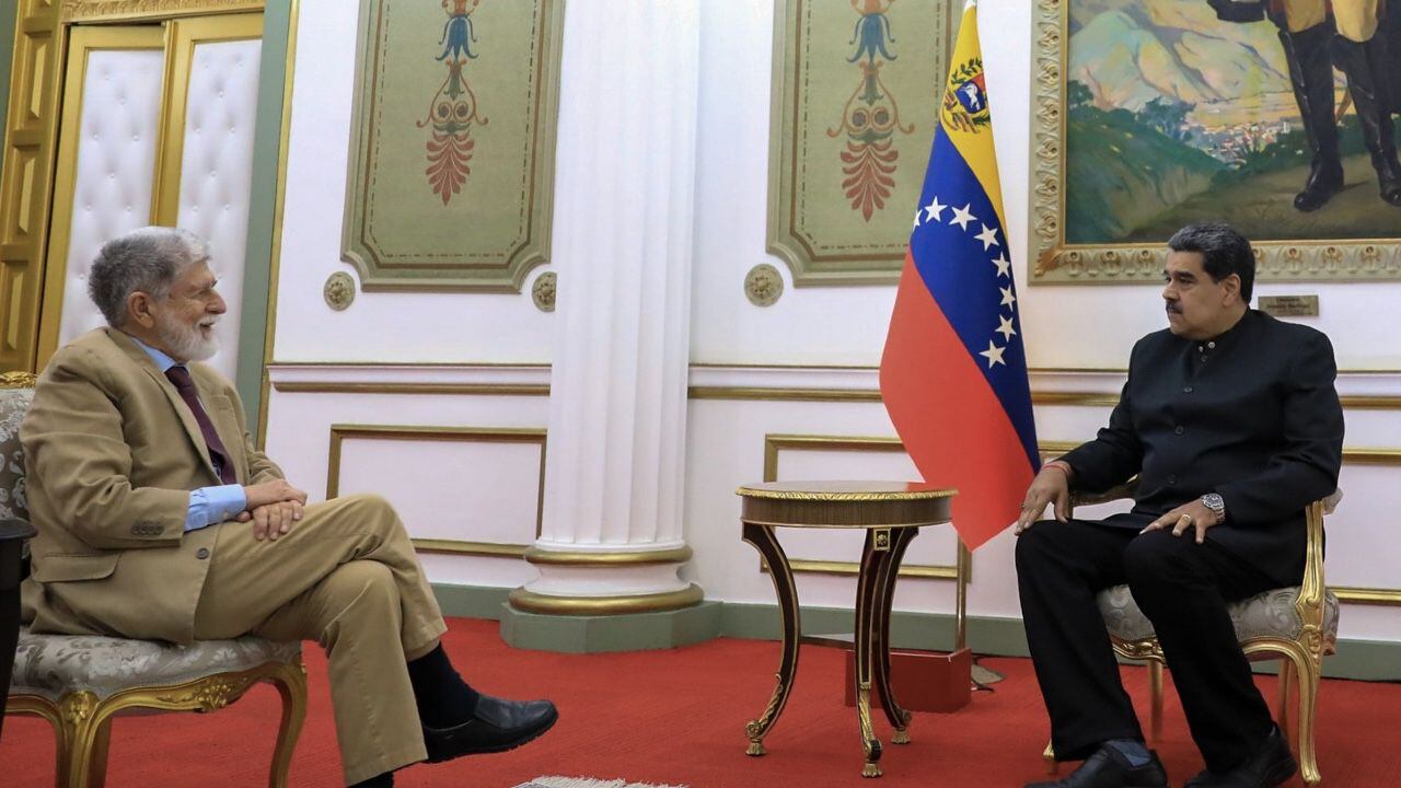 El presidente de Venezuela, Nicolás Maduro junto al principal asesor de Luiz Inácio Lula da Silva, Celso Amorim