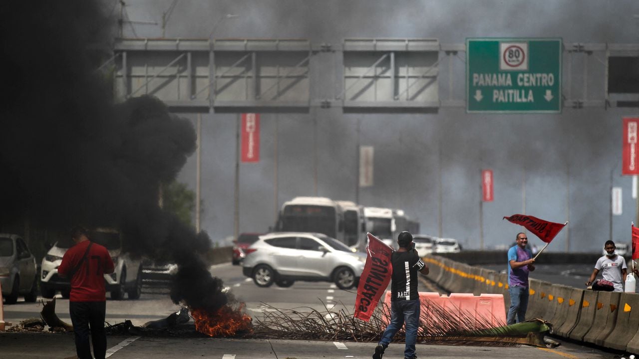 Panamá lleva más de dos semanas en medio de bloqueos y protestas. (Photo by ROGELIO FIGUEROA / AFP)