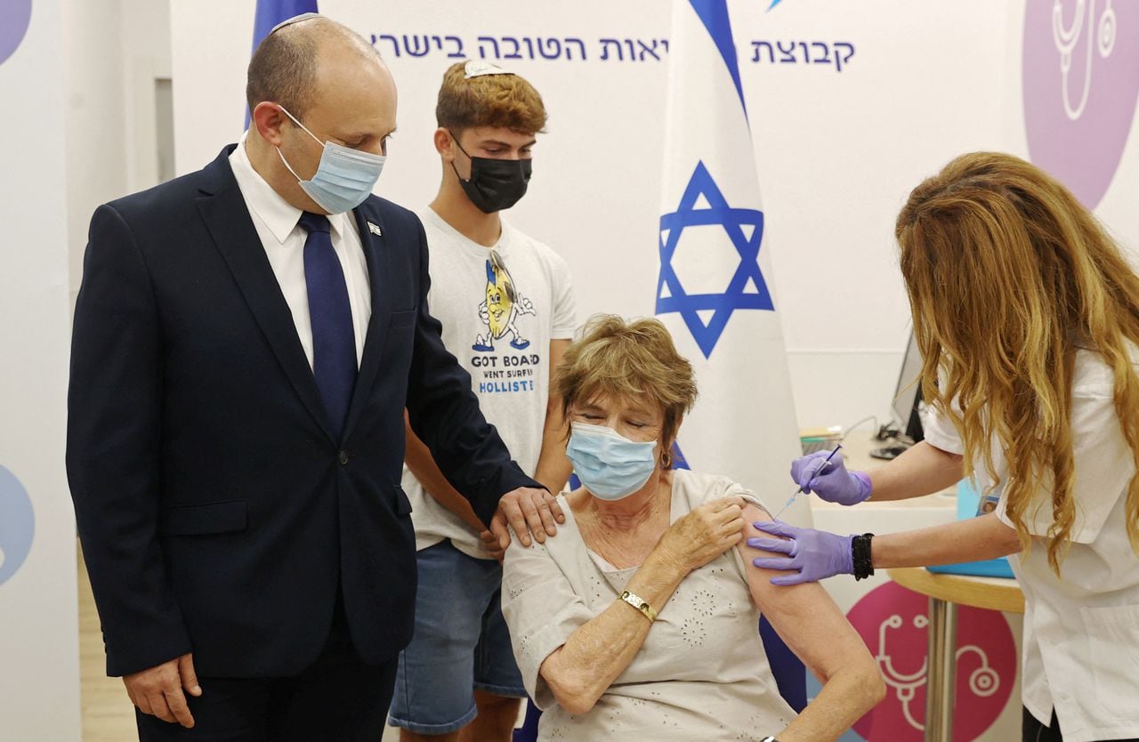 A pesar del llamado de la OMS, Israel insiste en tercera dosdis contra coronavirus