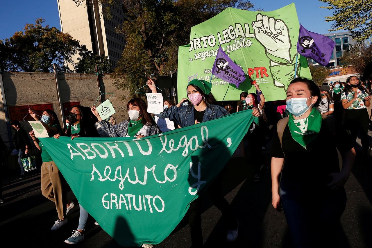 Mujeres de América Latina marchan a favor del derecho al aborto