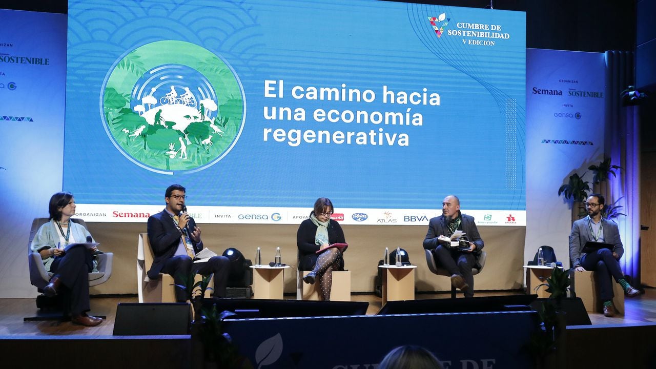 Cumbre de Sostenibilidad intervienen Andrés Rojas, Claudia Martínez, Fabián Villalba, Alexander Rincón, Ángela Penagos