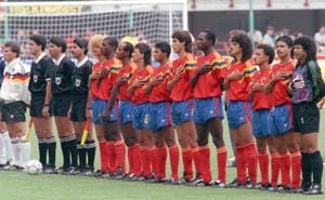 Colombia en los actos protocolarios antes del partido frente a Alemania en Italia 1990