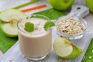 La avena y la manzana ofrecen diversos beneficios digestivos.