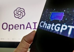 Un usuario de Internet revisa ChatGPT en su teléfono móvil